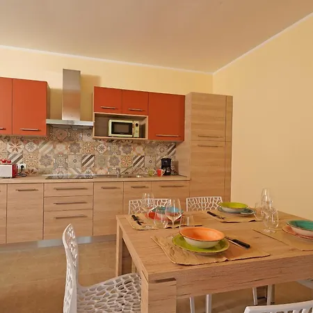 Apartment Dany 2 Con Piscina